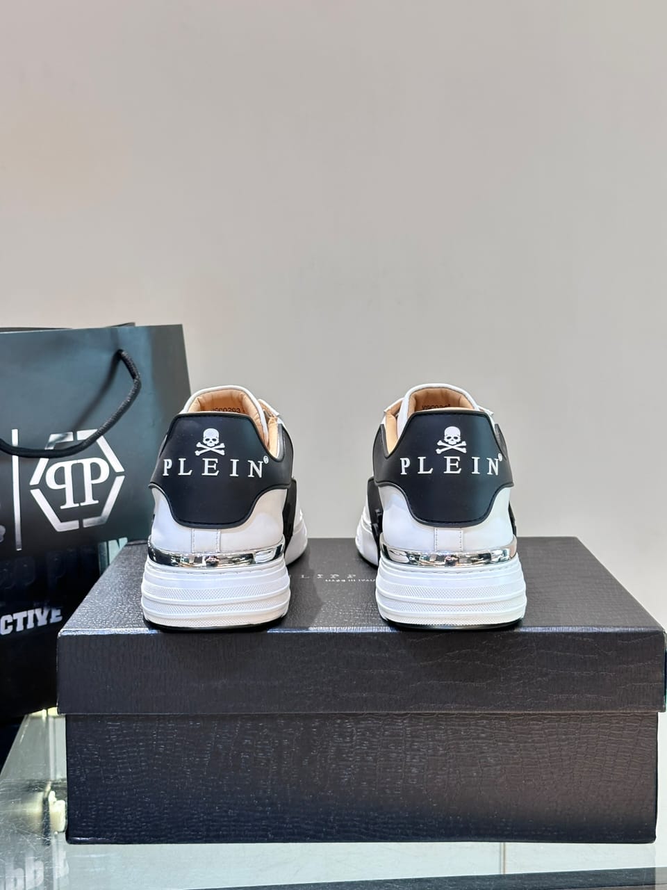 Philipp Plein Patent Leather Lo-Top Sneakers Hexagon for men