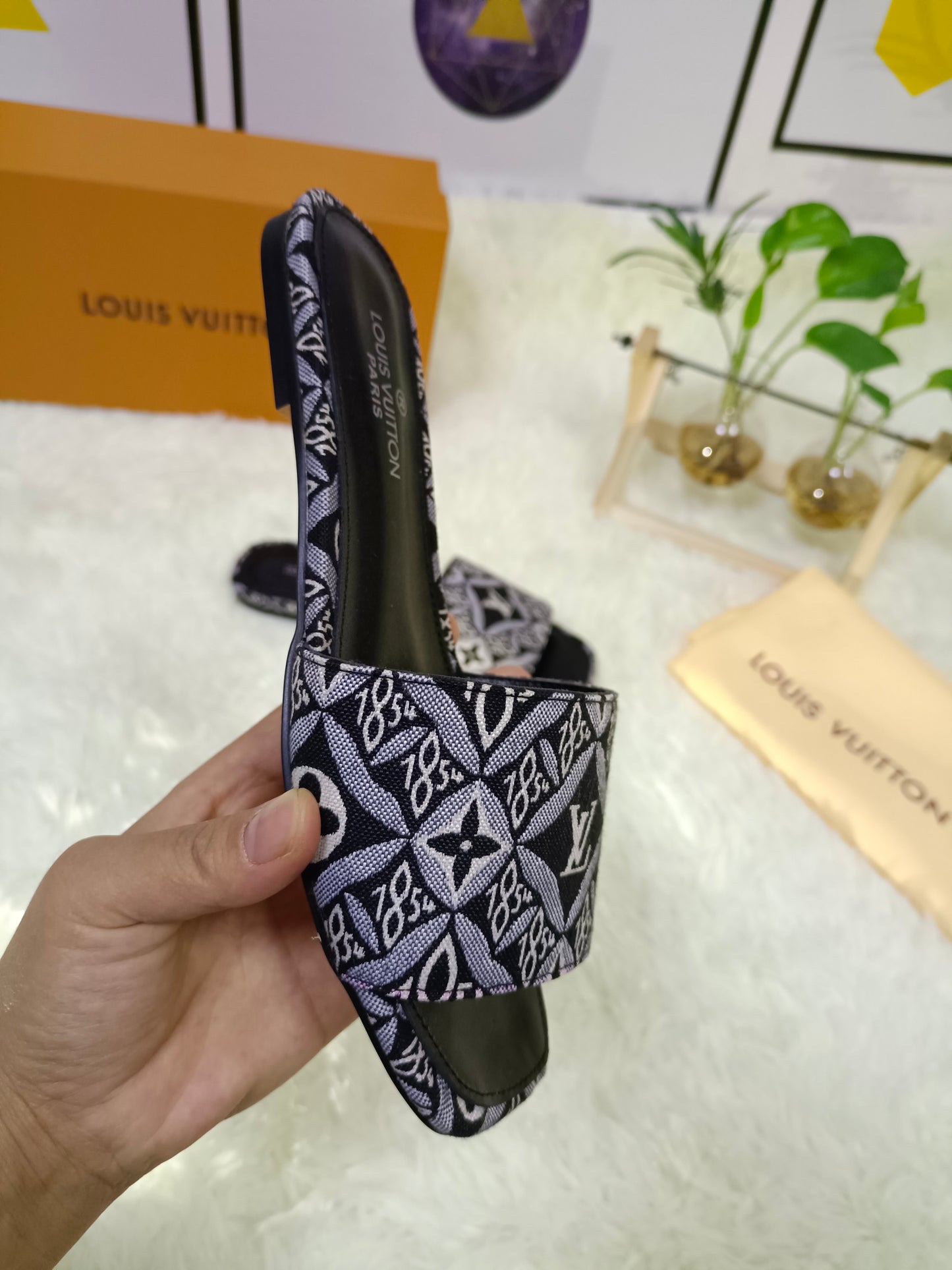 Lavish LV Flats for women