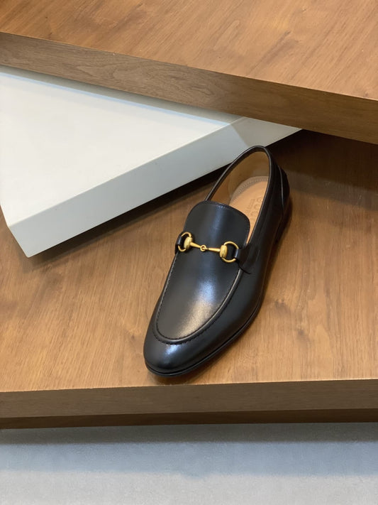 GUCCI Black leather loafer is designed with an elongated for MEN