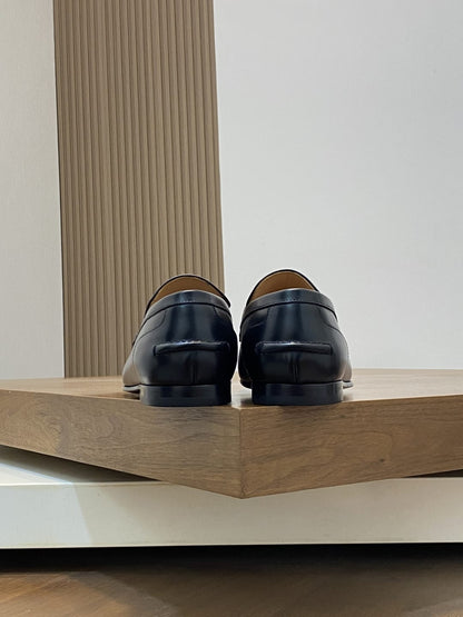 GUCCI Black leather loafer is designed with an elongated for MEN