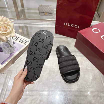 GUCCI Men's slide sandal Black padded GG canvas
