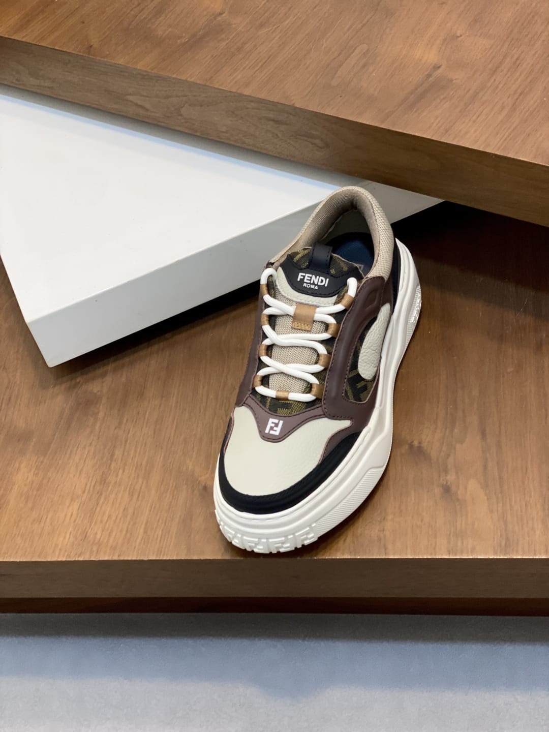 Fendi Force Trainers White leather low-tops for men