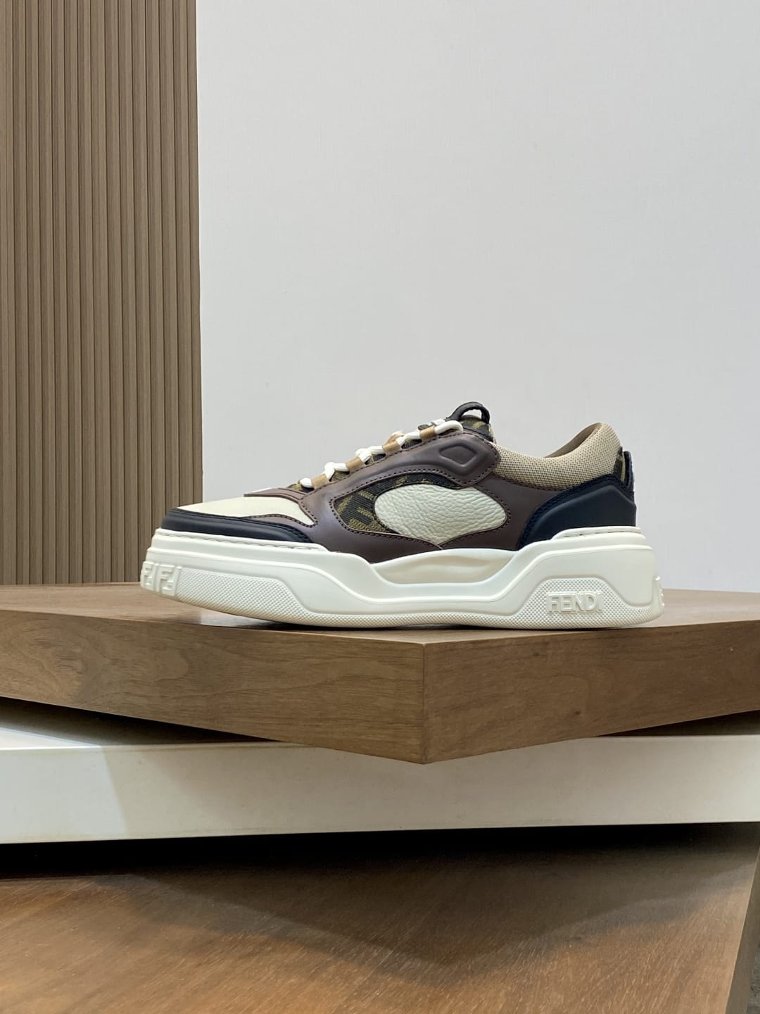 Fendi Force Trainers White leather low-tops for men