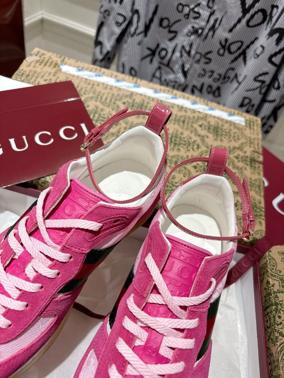 Gucci  Women's Gucci Re-Motion sneaker