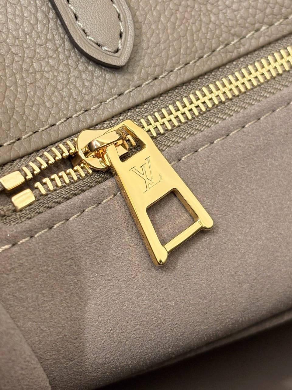 Louis Vuitton OnTheGo MM Monogram Empreinte leather Hand Bags for women