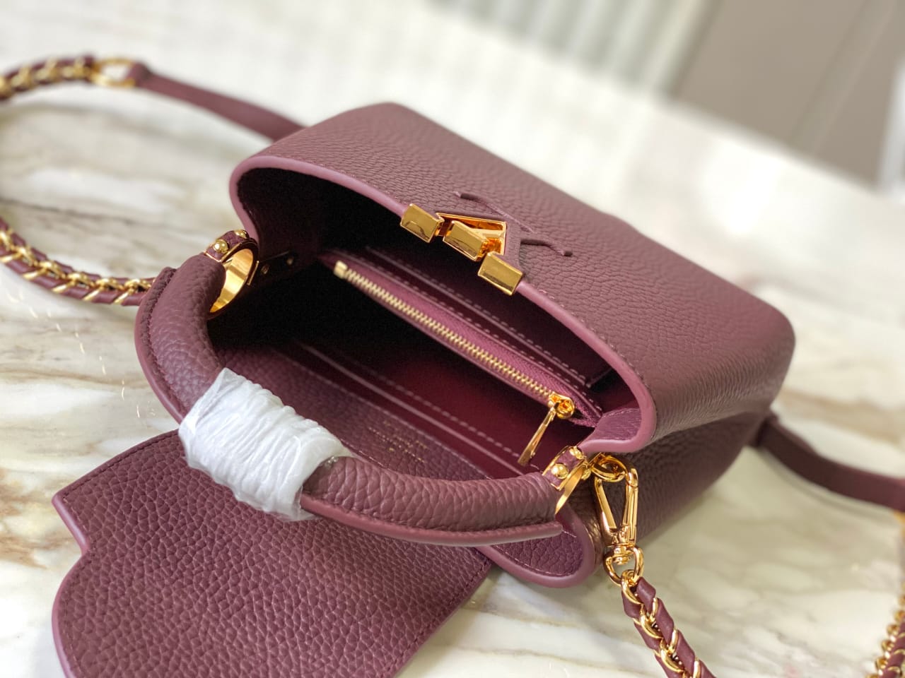 Louis Vuitton  Capucines Mini Hand Bags for women