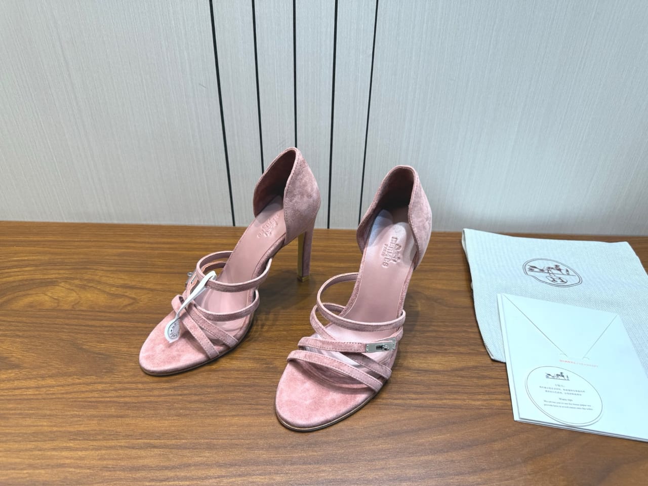 Hermes  Lipstick 105 Sandal for woman