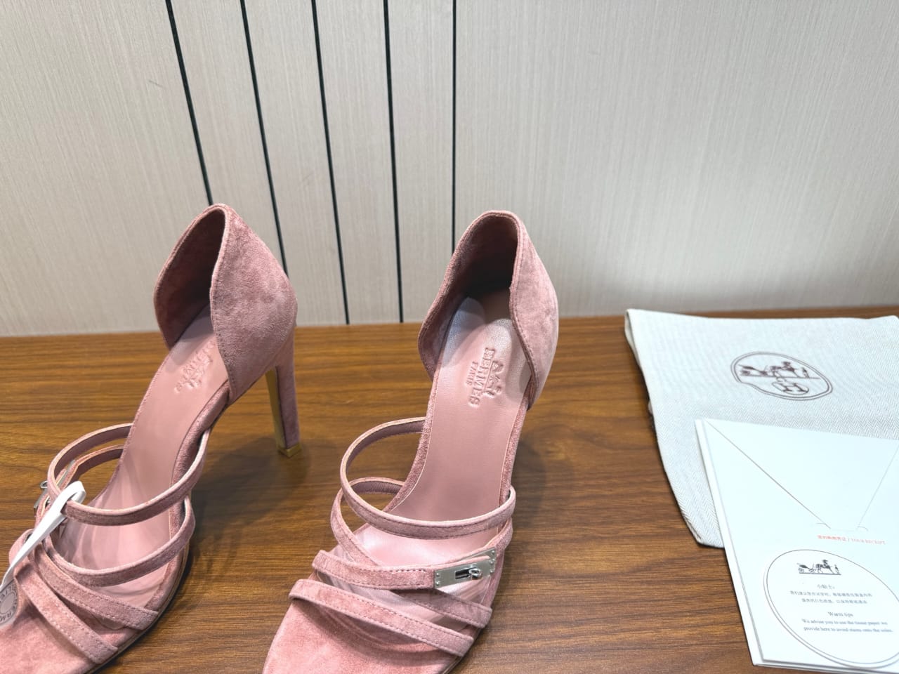 Hermes  Lipstick 105 Sandal for woman