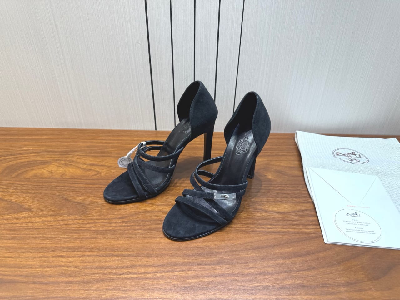 Hermes  Lipstick 105 Sandal for woman