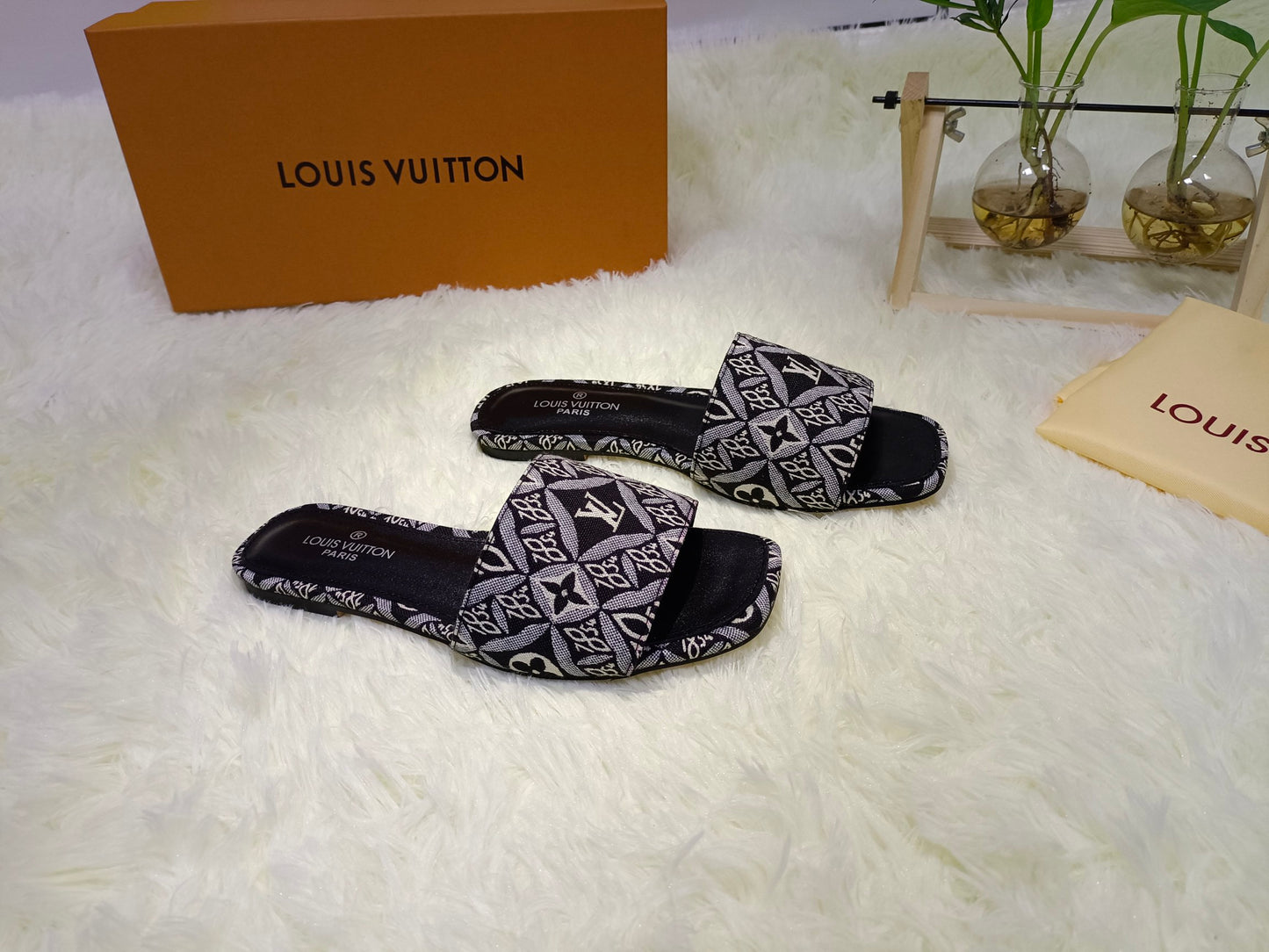 Lavish LV Flats for women