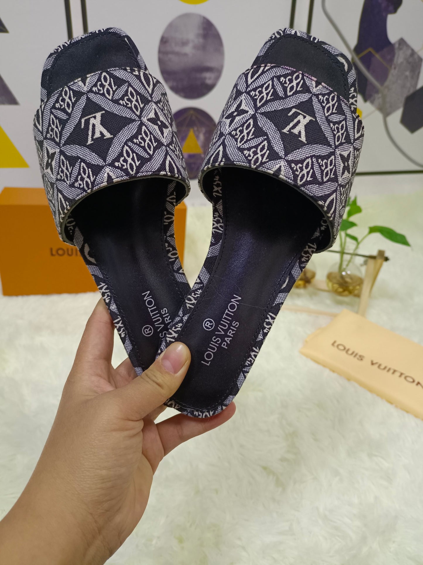 Lavish LV Flats for women