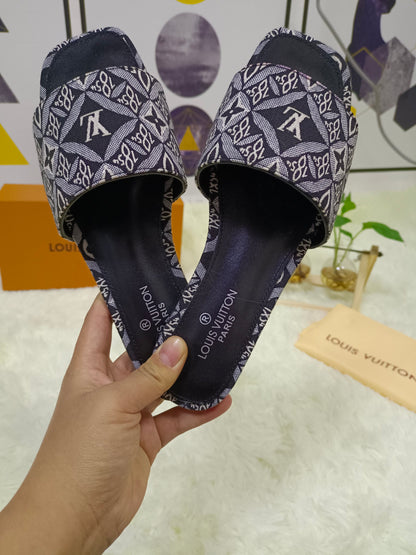Lavish LV Flats for women