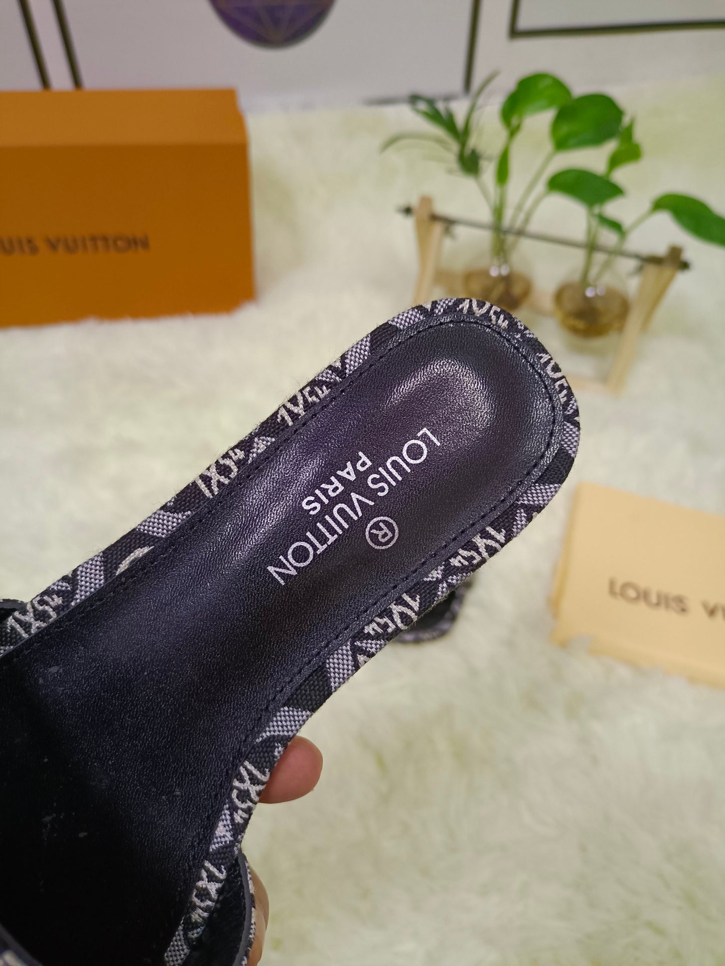 Lavish LV Flats for women
